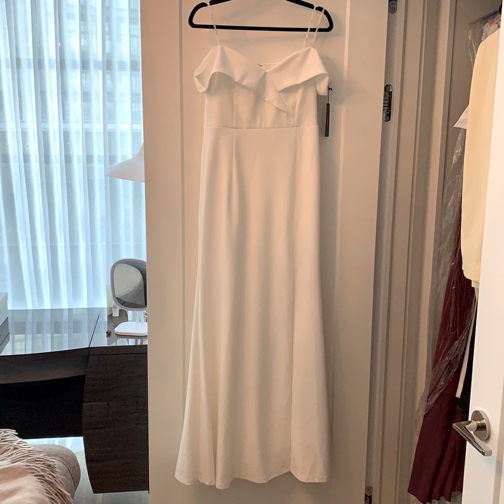 New with tags Lulus off the shoulder white gown
